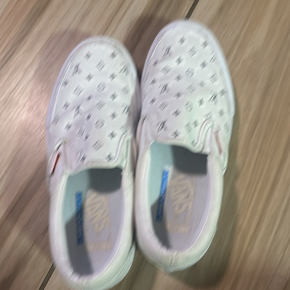 Reflective LV Vans - Picture 7 of 8